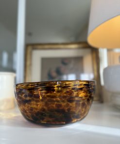 Alternative view of Grand saladier en verre ambré