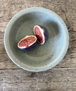 Petite coupe en grès moucheté gris