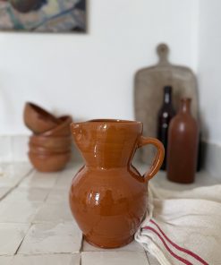 Alternative view of Carafe en terre vernissée