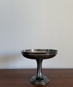 Alternative view of Coupe sur pied en métal argenté