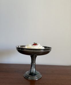 Coupe sur pied en métal argenté