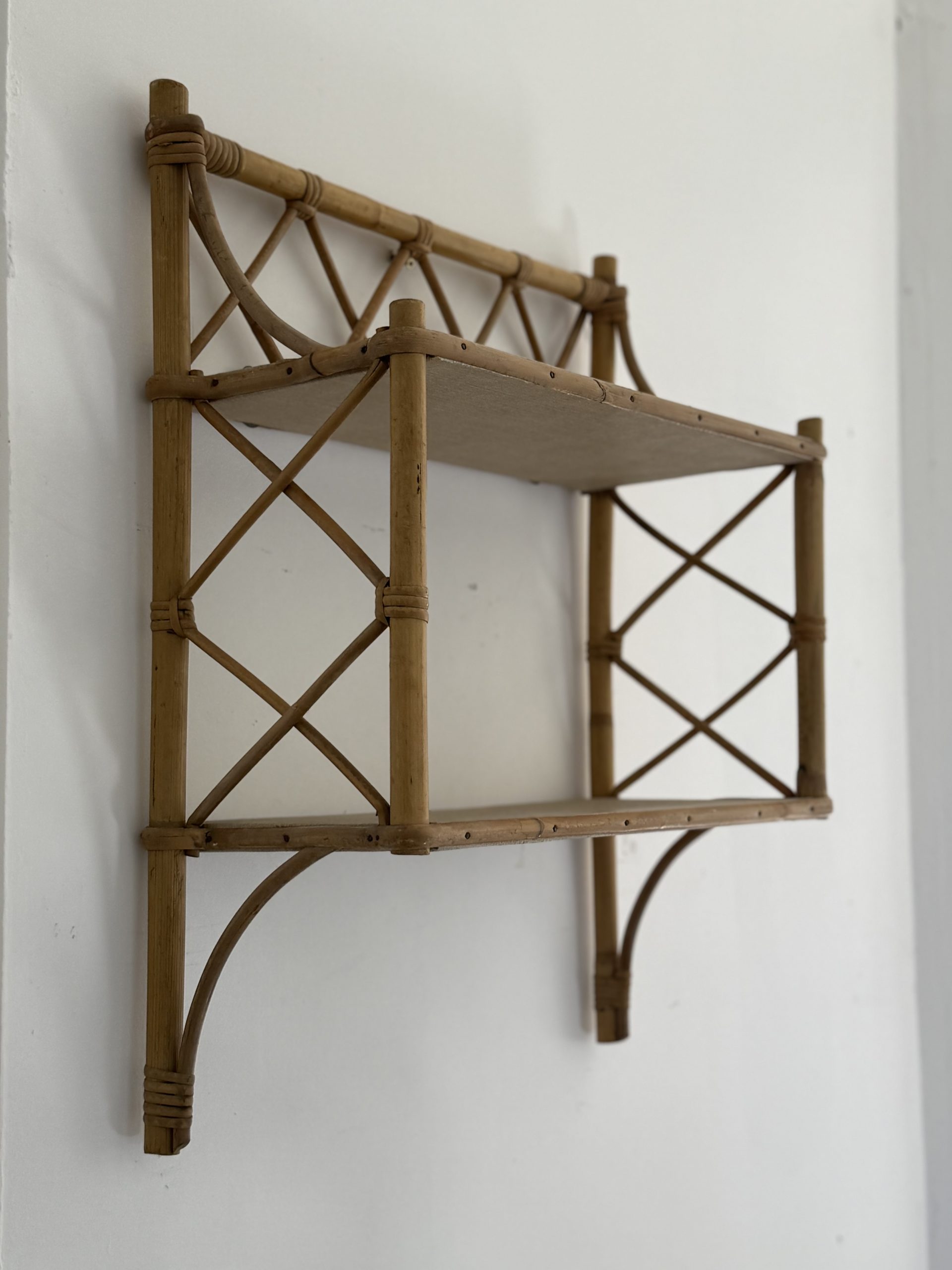 Étagère murale vintage en bambou et rotin – Image 4