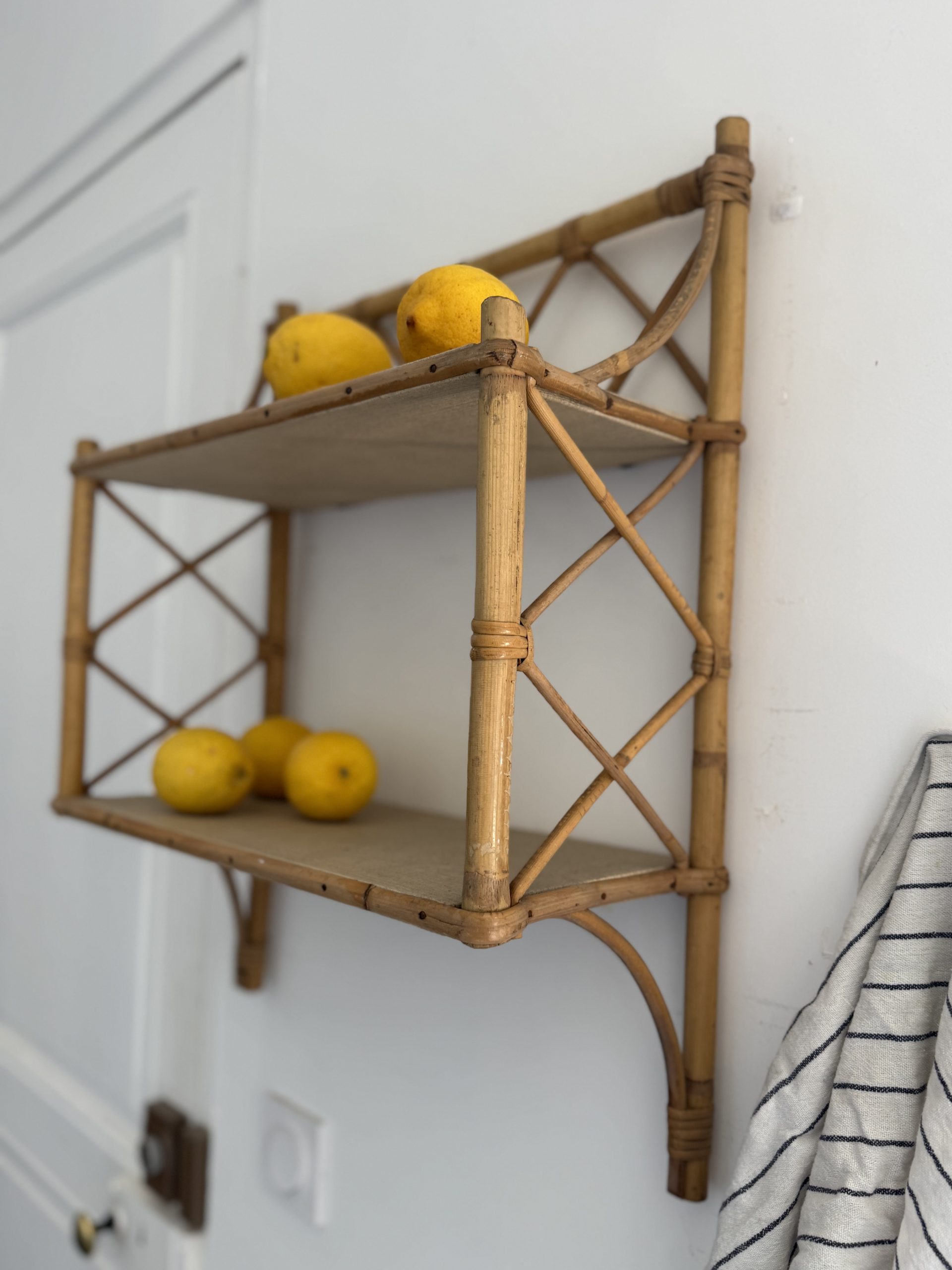 Étagère murale vintage en bambou et rotin – Image 3