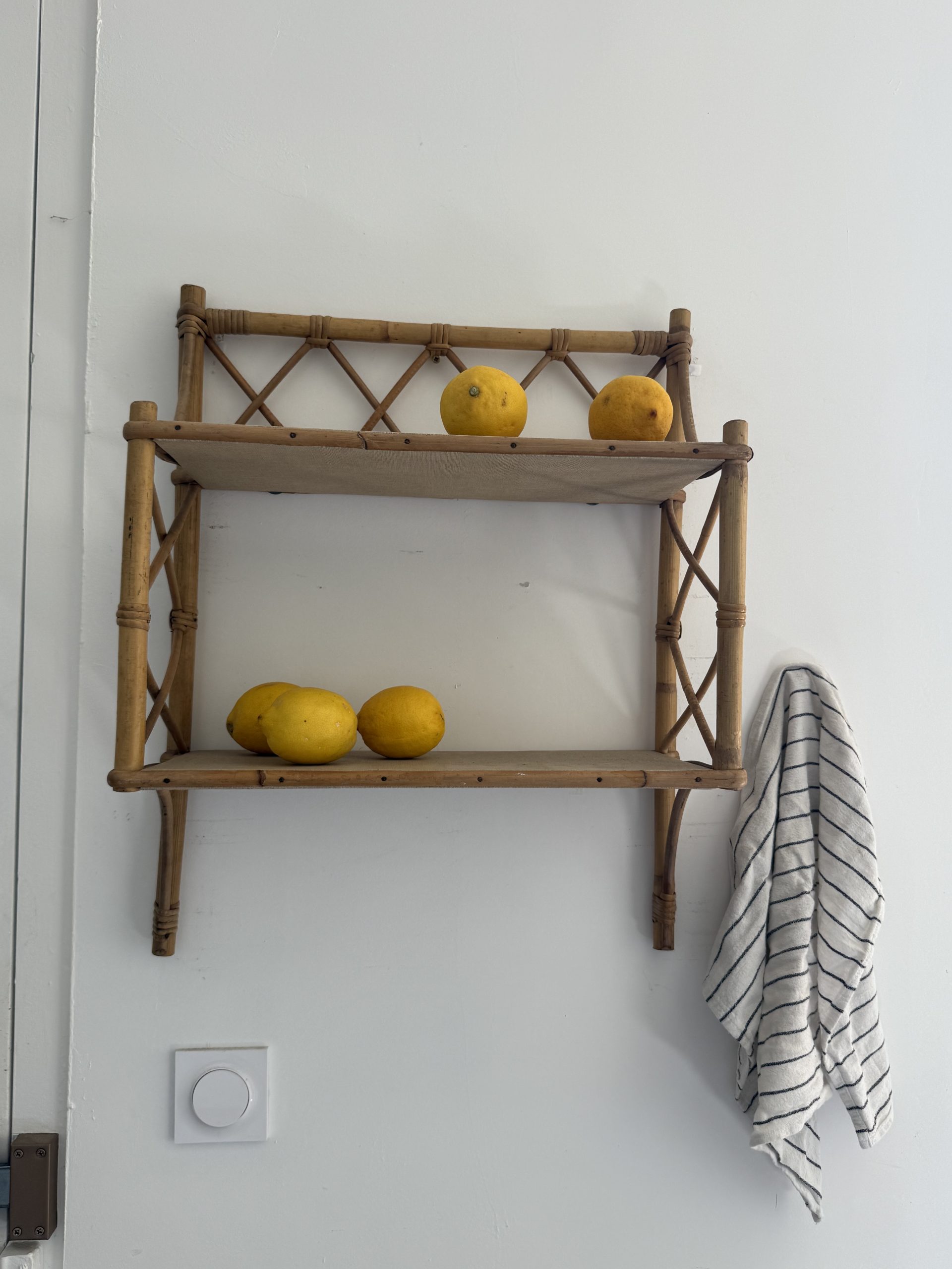 Étagère murale vintage en bambou et rotin – Image 5
