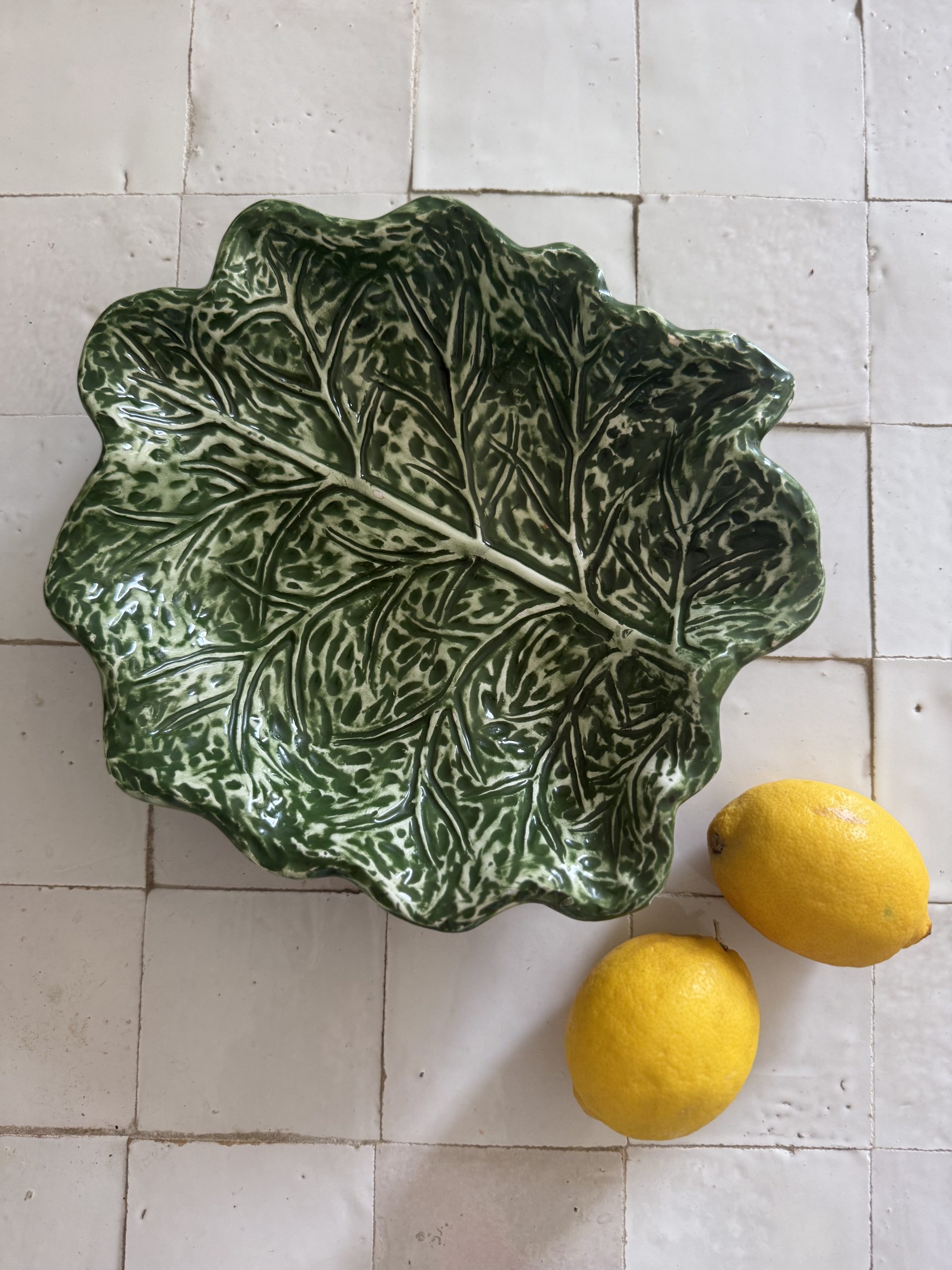 coupe en barbotine à décor de feuille de chou– céramique vintage – Image 3