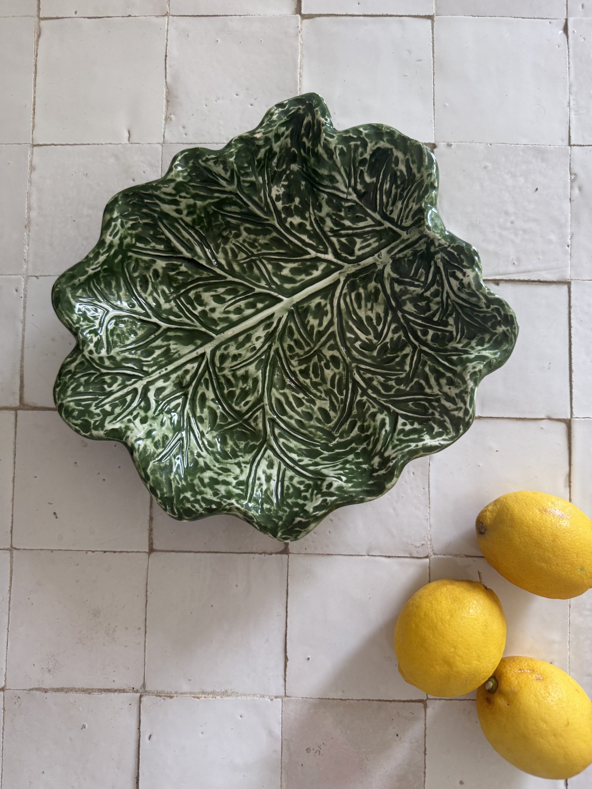 coupe en barbotine à décor de feuille de chou– céramique vintage