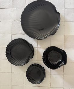Alternative view of Service de table en verre noir à décor coquillage – 15 pièces