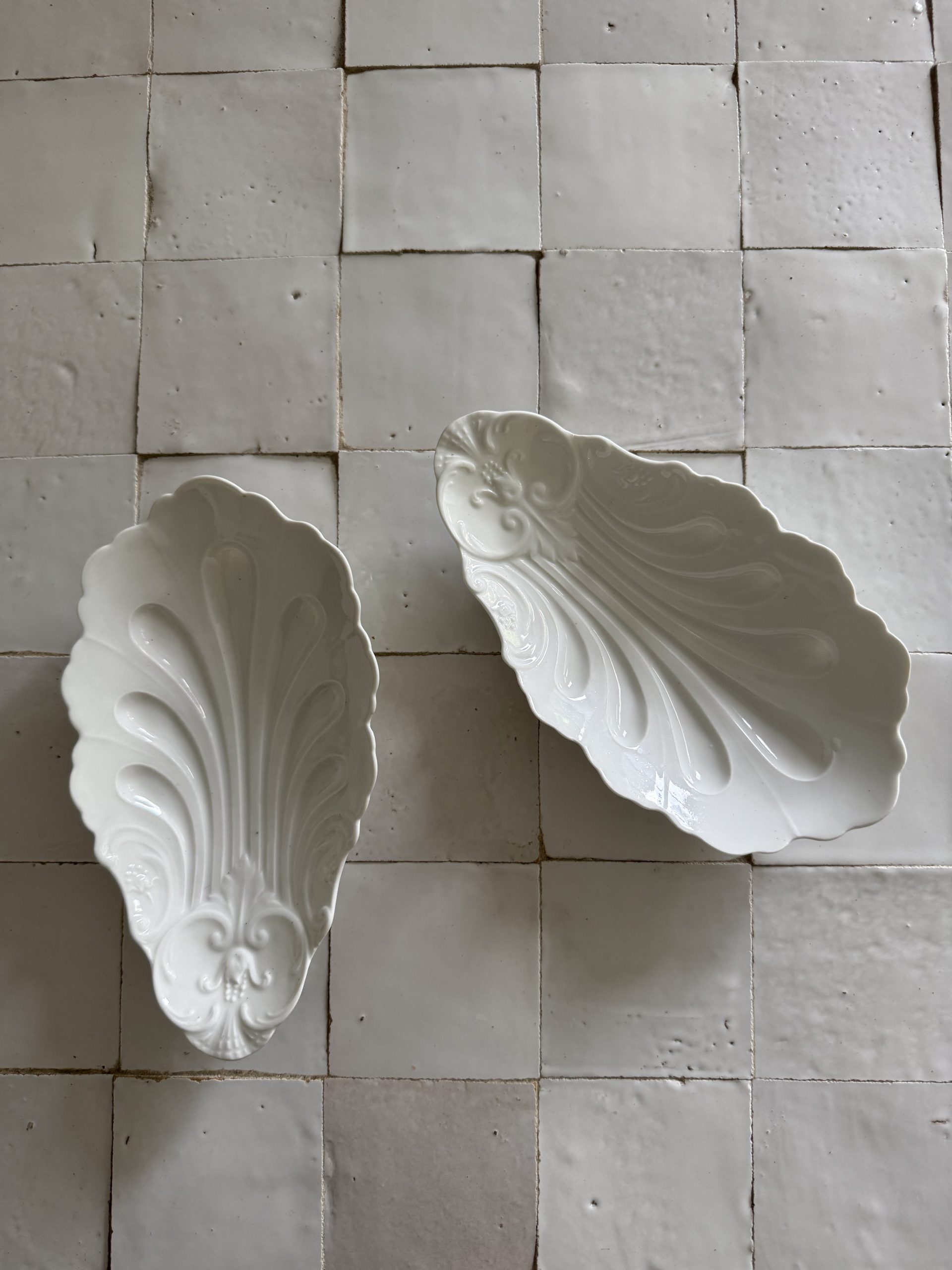 Paire de ramequins blancs coquillage
