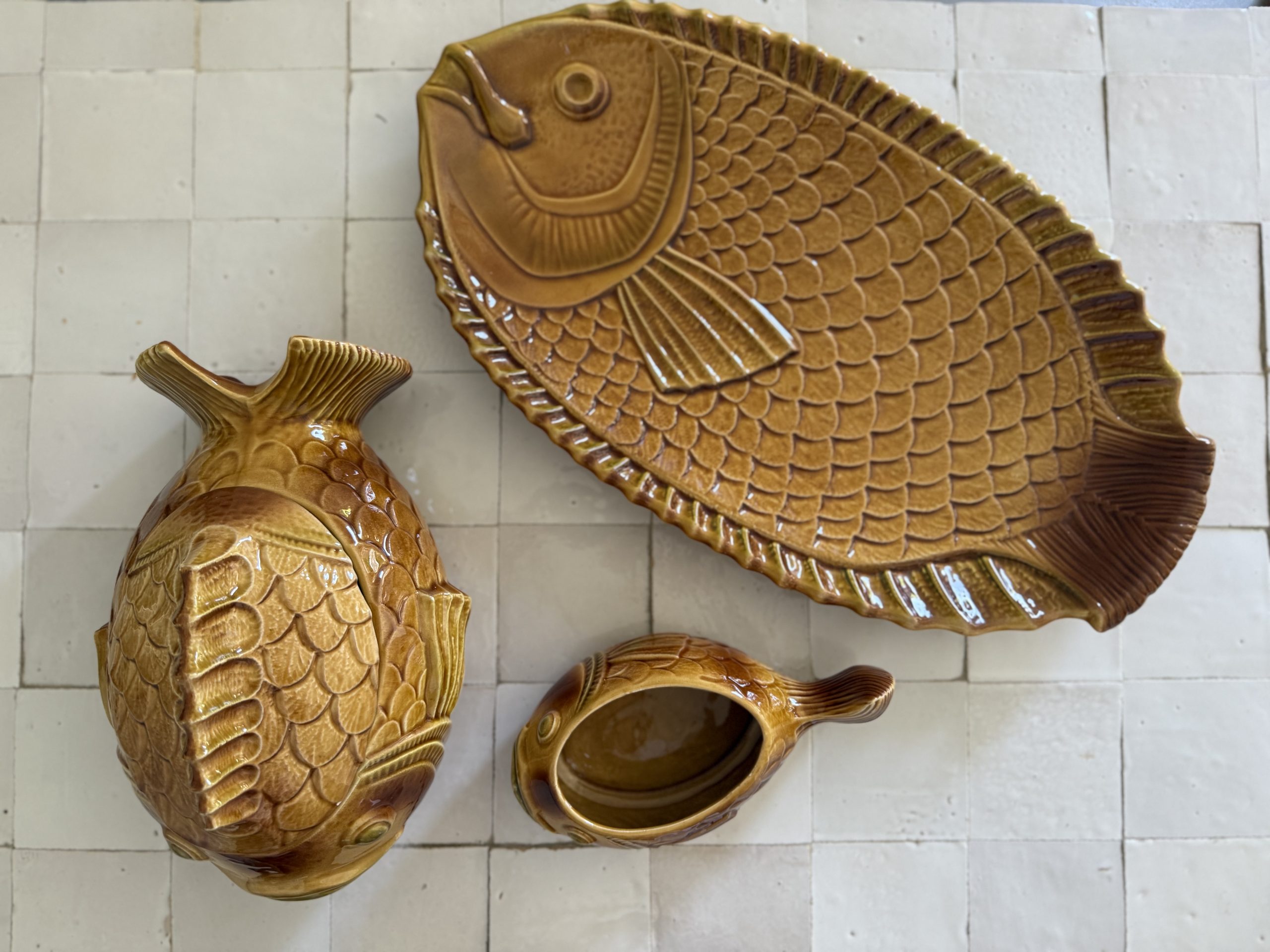 Superbe service poisson de Sarreguemines : 12 assiettes et 3 plats. – Image 8
