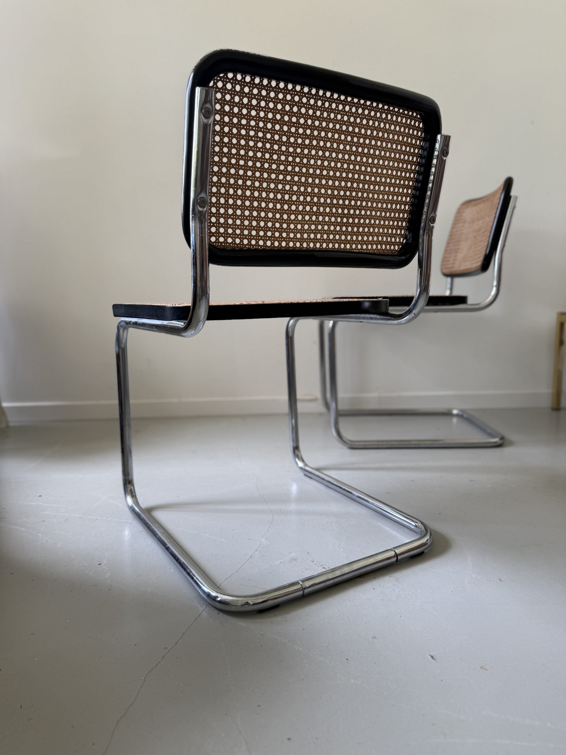 Paire de chaises modèle Cesca en cannage et métal chromé – Image 8