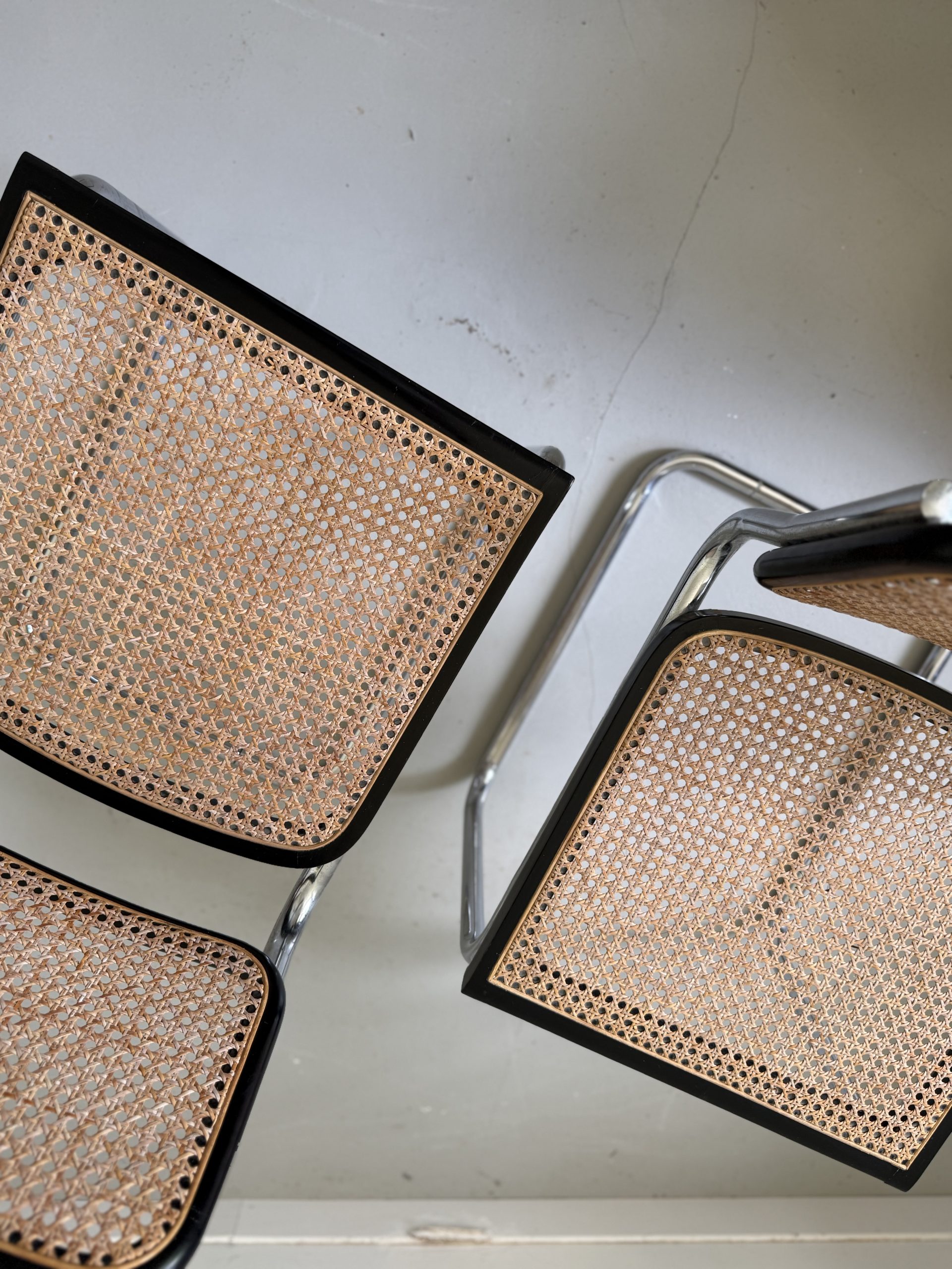 Paire de chaises modèle Cesca en cannage et métal chromé – Image 10
