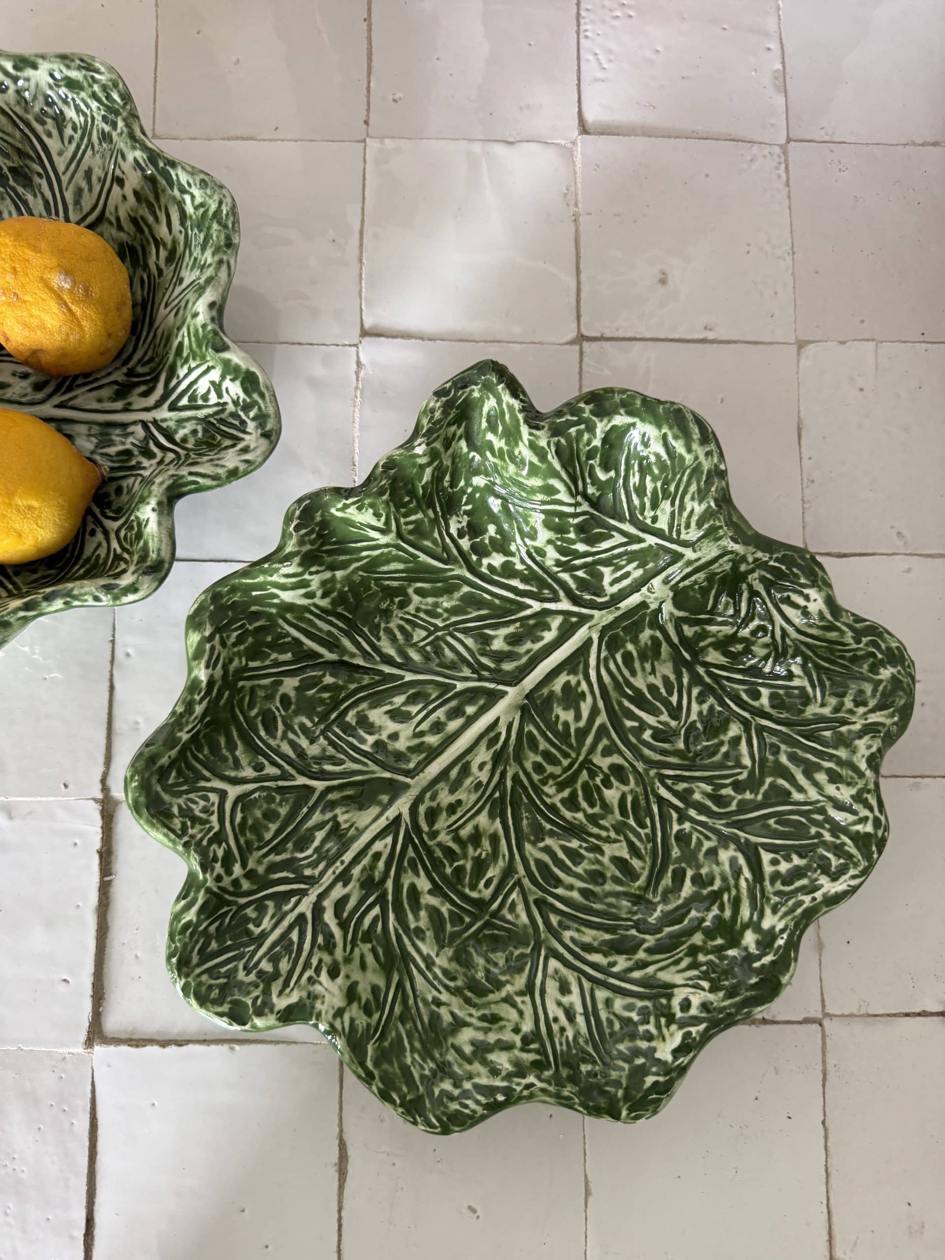 Plat feuille de chou en barbotine verte