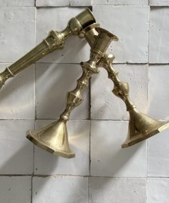 Alternative view of Lot de 3 bougeoirs vintage en laiton, ligne sculpturale