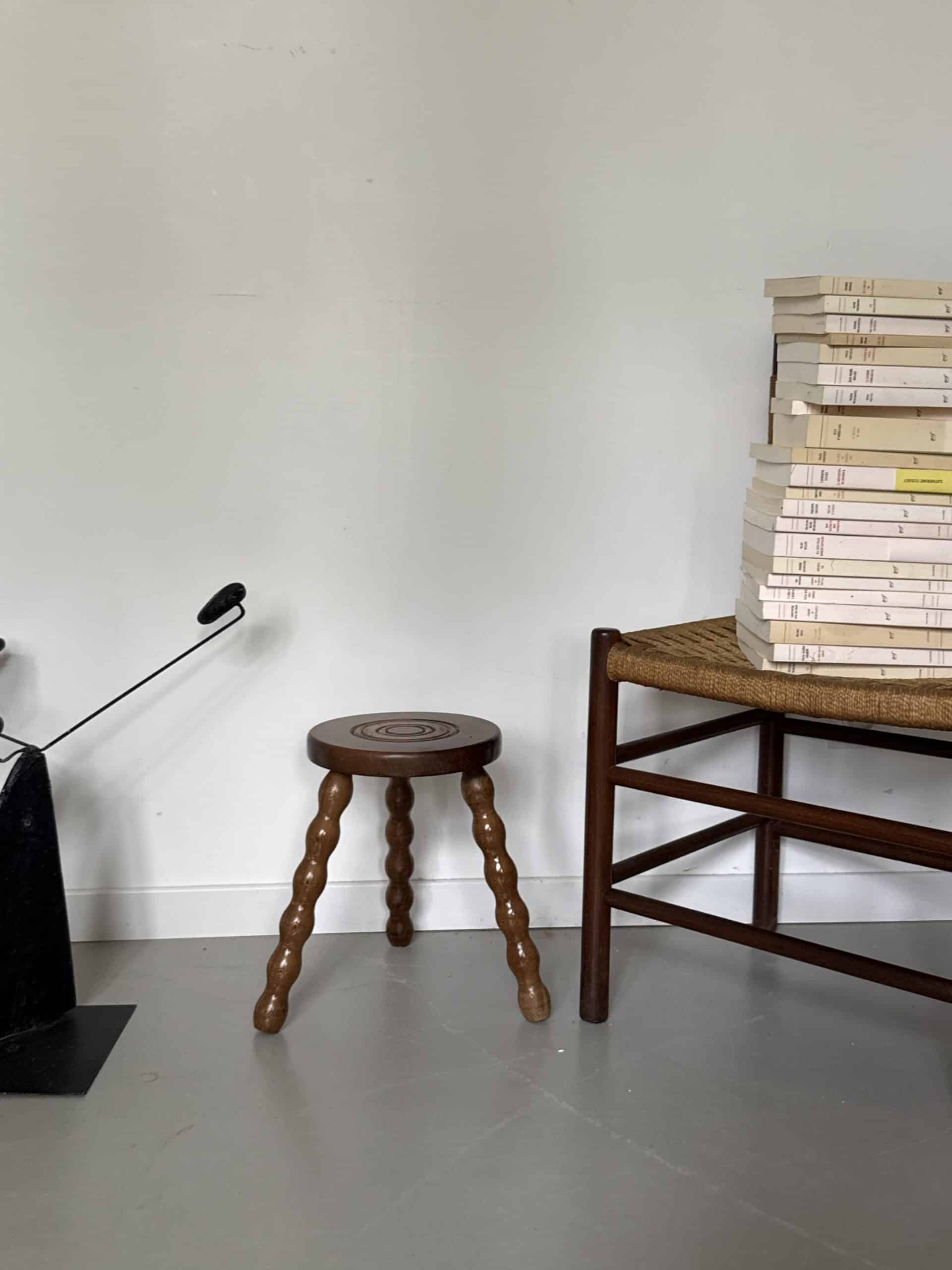 Tabouret en bois tourné vintage – Image 2