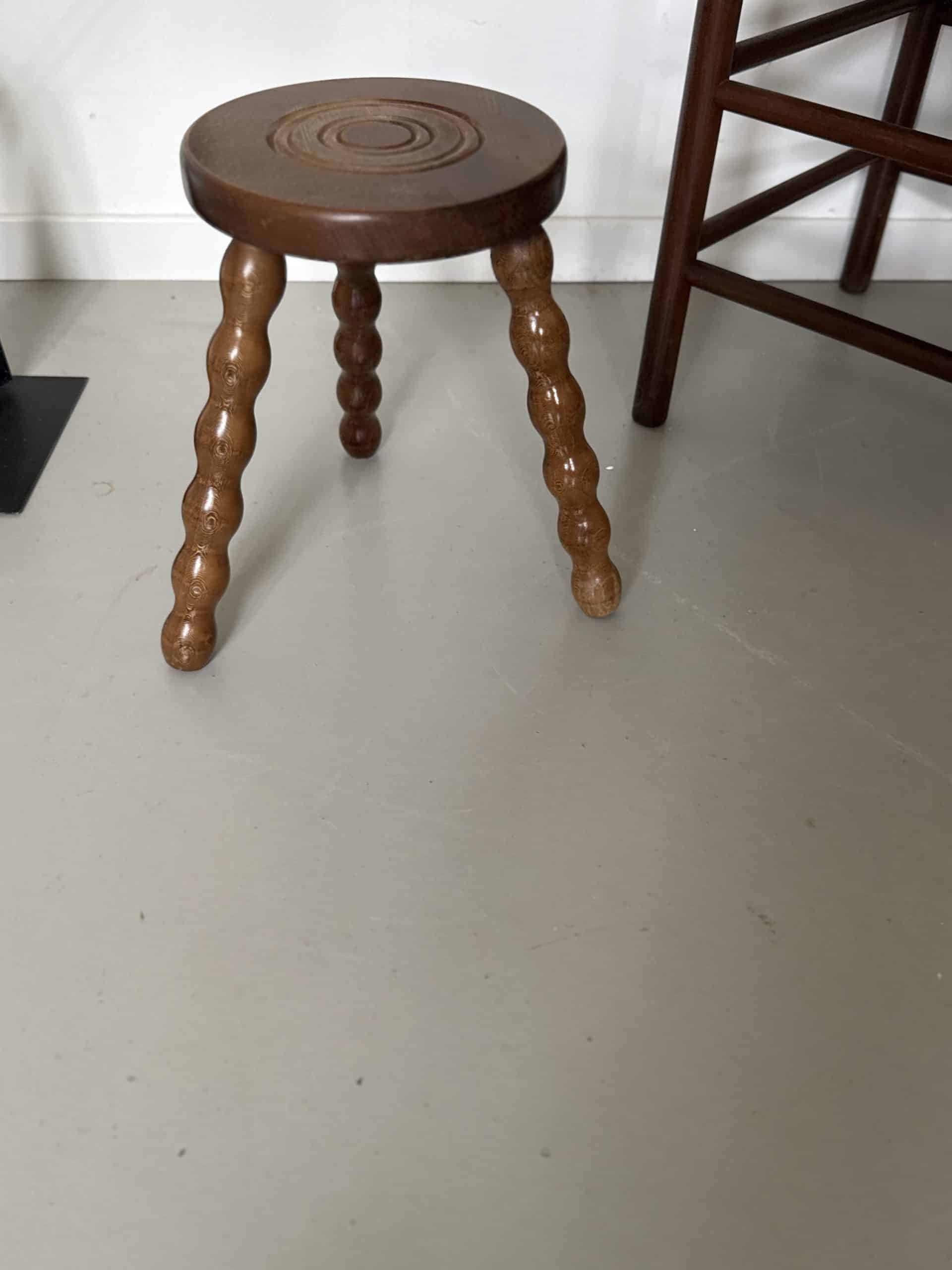 Tabouret en bois tourné vintage – Image 4
